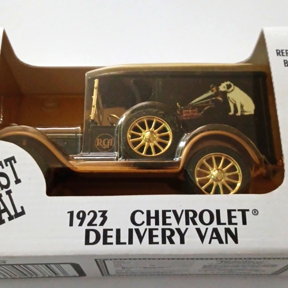 Rare ERTL 1923 Chevrolet Delivery die cast Van 1:25 scale RCA Victor coin bank